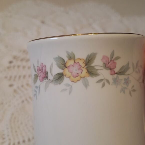 Vintage Bone China Floral Coffee Cup Mug with Gold Trim - Picture 8 of 11